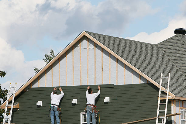 Professional Siding Installation technician working in Cranford, NJ